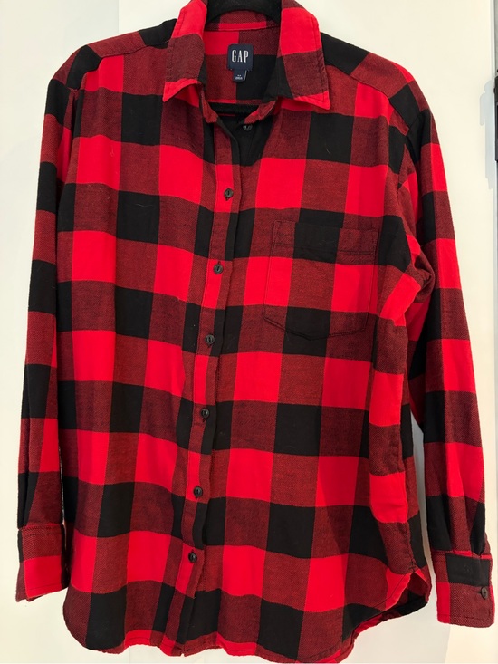 GAP Tops - GAP Women’s oversized Red and Black Plaid Button-Down Shirt